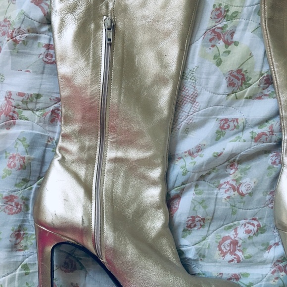 VALENTINO 100% Authentic gold leather heel boots - Picture 2 of 7